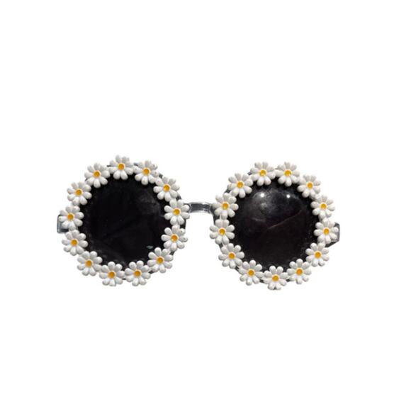 Circus by Sam Edelman Oval CC346 White Margaritas Sunglasses - Picture 1 of 7